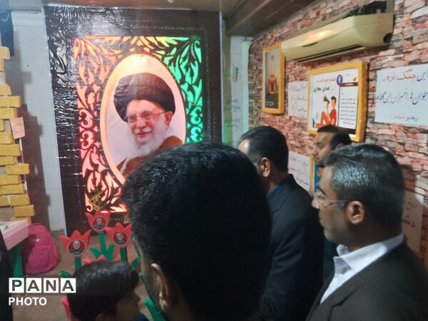 بازدید رئیس آموزش‌وپرورش از غرفه‌های فرهنگی و آموزشی؛ تأکید بر تداوم یادگیری در هر شرایط