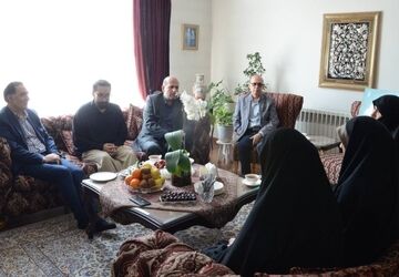 دیدار رئیس بنیاد شهید و امور ایثارگران با خانواده ‌سردار شهید حاج عباس سعدآبادی