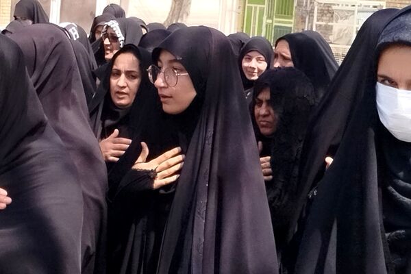 کاروان عزاداران ۲۸ صفر، لردگان را سیاه‌پوش کرد