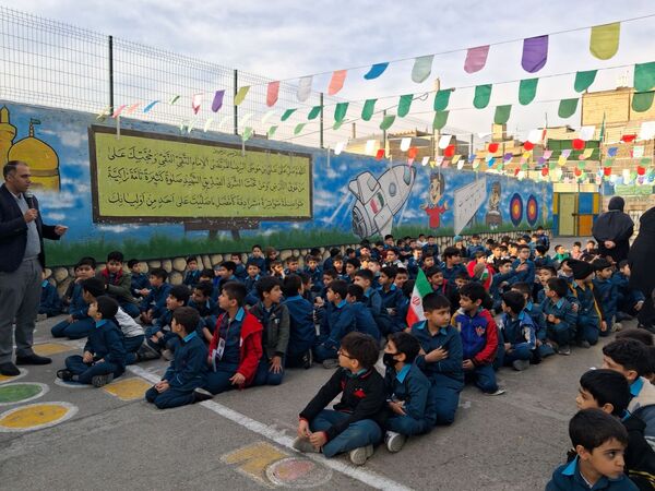 جشن پیروزی انقلاب در مدرسه هوشمند خیرزاده