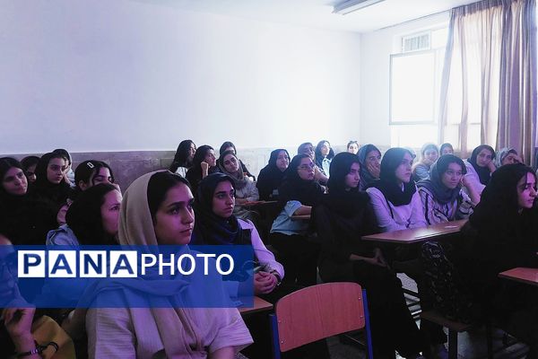 برگزاری همایش انتخاب رشته کنکور سراسری در مدرسه شهید راستی پردیس 