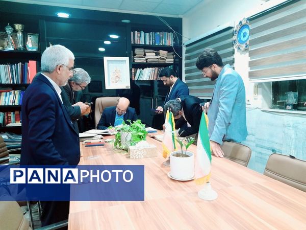 بازدید معاون وزیر و رئیس مرکز اطلاع رسانی و روابط عمومی وزارت آموزش و پرورش از مدرسه ماندگار سعادت بوشهر