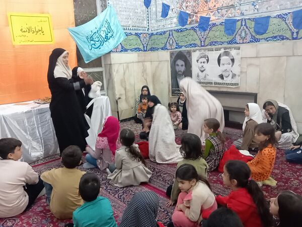 اجرای برنامه هایی زیبا و شاد برای کودکان در شهرستان کاشمر 
