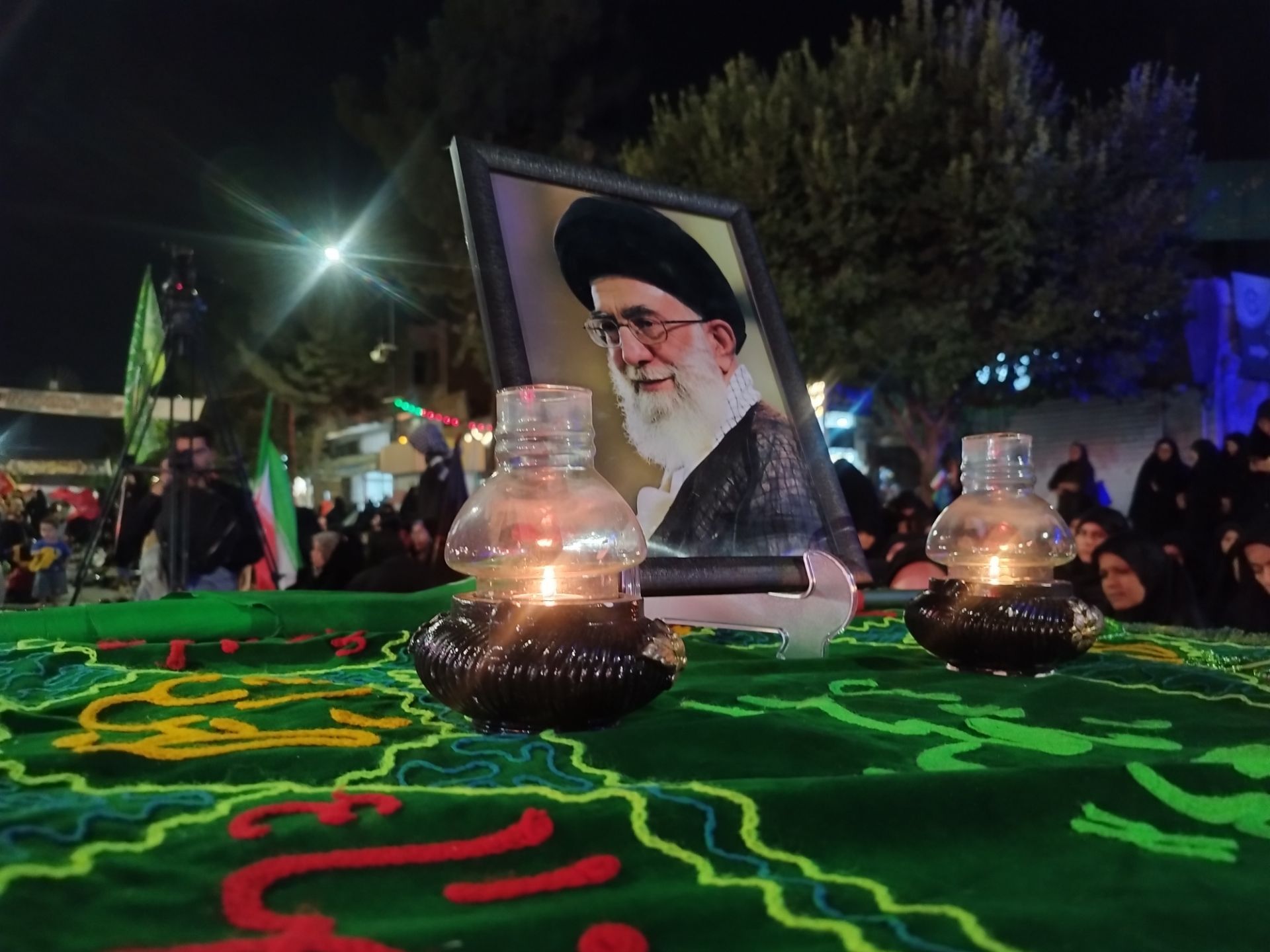 سدی از ایمان؛ بازگوییِ، شکوهِ اجتماعات شبانه در حسینیه امام خمینی(ره)