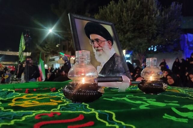سدی از ایمان؛ بازگوییِ، شکوهِ اجتماعات شبانه در حسینیه امام خمینی(ره)