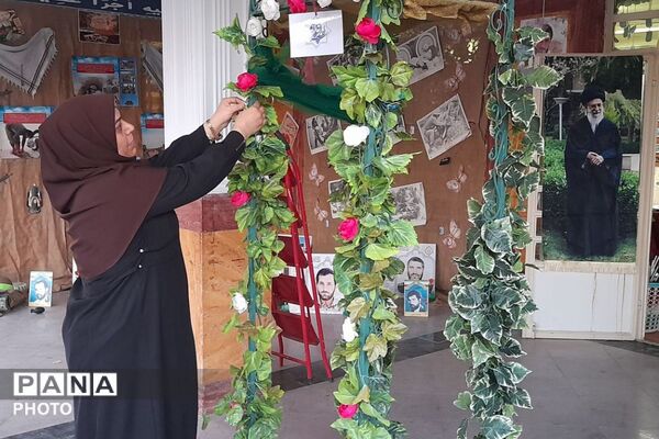 آماده‌سازی مراسم بازگشایی مدارس در دبیرستان شاهد بهشت