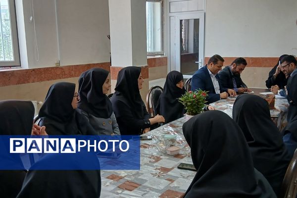 آیین سپاس معلم به مناسبت هفته گرامیداشت مقام معلم توسط دانش آموزان منطقه پردیس