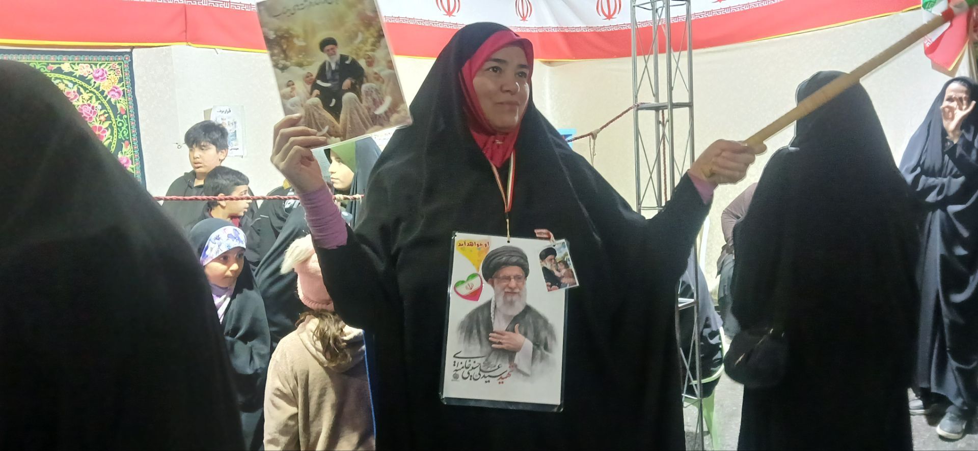 حضور شبانه شهروندان ساوجبلاغ در مسیر راهپیمایی شبانه