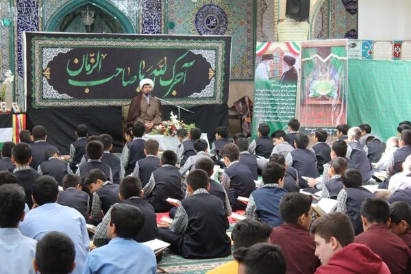 محفل انس با قرآن با حضور دانش‌آموزان سمنانی