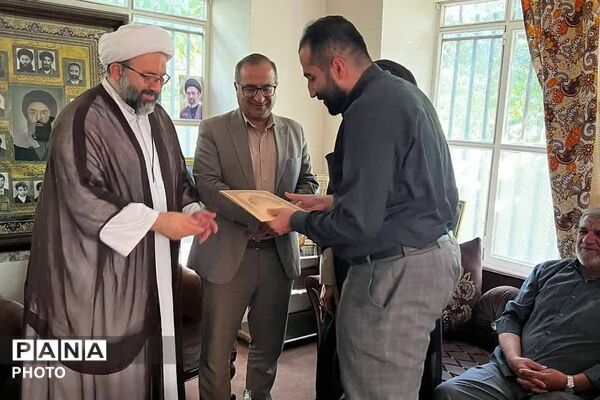 آیین تقدیر از اعضای ستاد نماز جمعه فیروزکوه با حضور مدیر دفتر نمایندگی شورای سیاست‌گذاری ائمه جمعه استان تهران