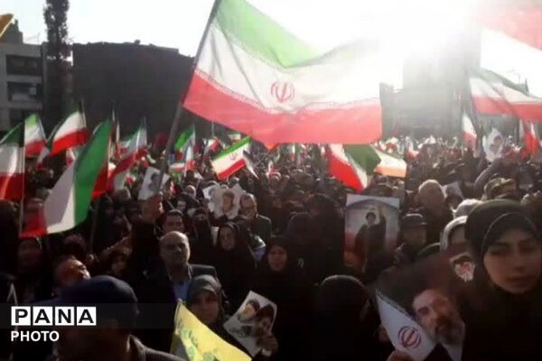 بیعت مردم انقلابی شهرری با سومین رهبر انقلاب 