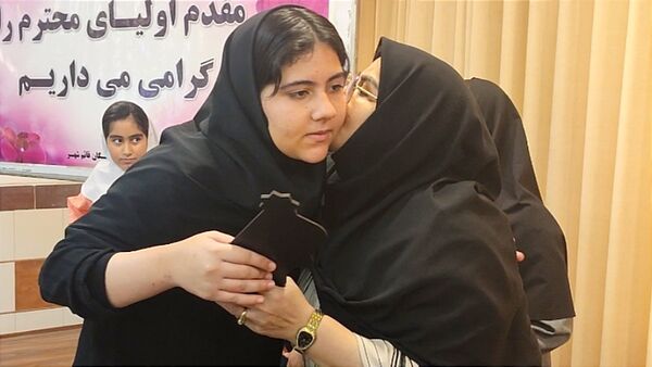 آیین تجلیل از ورودی‌های جدید دبیرستان فرزانگان قائمشهر