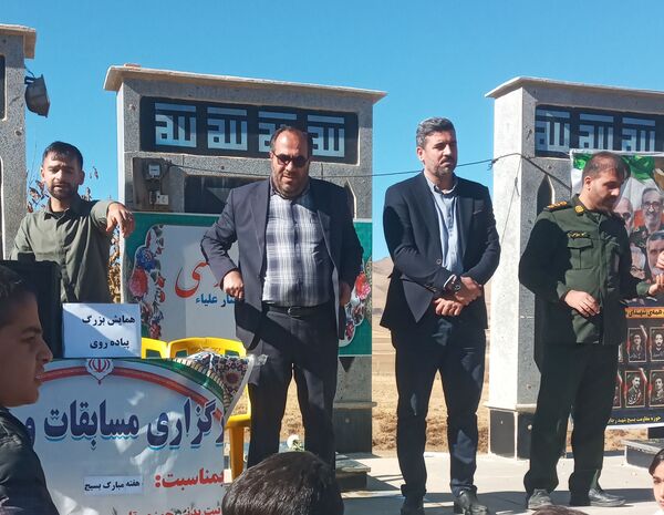 همایش پیاده‌روی صبحگاهی همزمان با هفته بسیج در روستای کمک سفلی اسدآباد