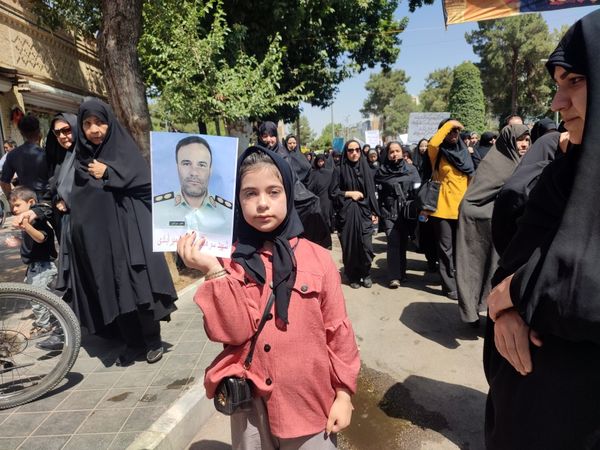 تشییع شهید مدافع امنیت همزمان با روز ملی حجاب در نیشابور