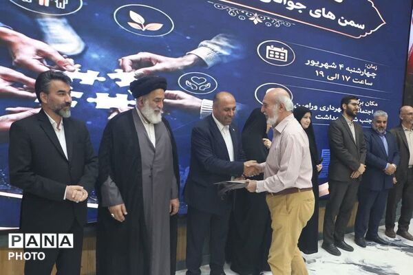 تجلیل از سمن‌ها و خبرنگاران برتر ورامین به سبک اداره ورزش و جوانان