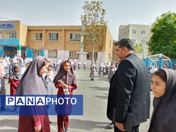 بازدید معاون پرورشی اداره آموزش و پرورش شهرستانهای تهران از نزدیک با مشکلات و چالش های مدرسه شهید رستمی