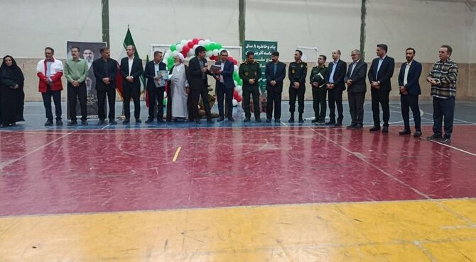 نمایش ایثار و مقاومت در هنرستان تربیت بدنی خدیجه خبری شهرستان میبد 