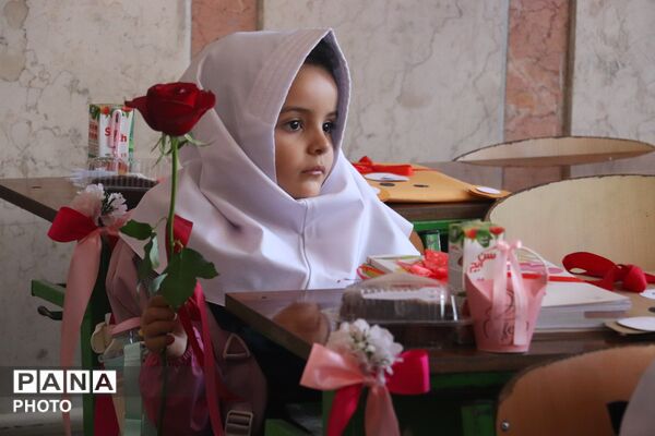 شور و نشاط کلاس‌اولی‌های تبریز در جشن شکوفه‌ها