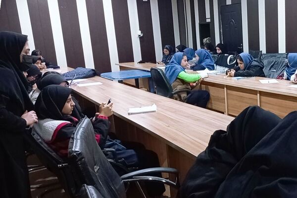 کارگاه آموزشی طراحی پوستر با گوشی همراه ویژه پیشتازان سازمان دانش‌آموزی کهریزک 