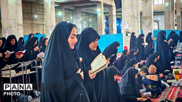 مراسم قرائت زیارت عاشورا در مسجد جامع