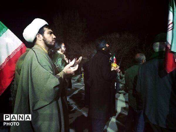 تجمع شبانه مردم ولایت مدار وانقلابی در حسینیه شهدای شهر بار