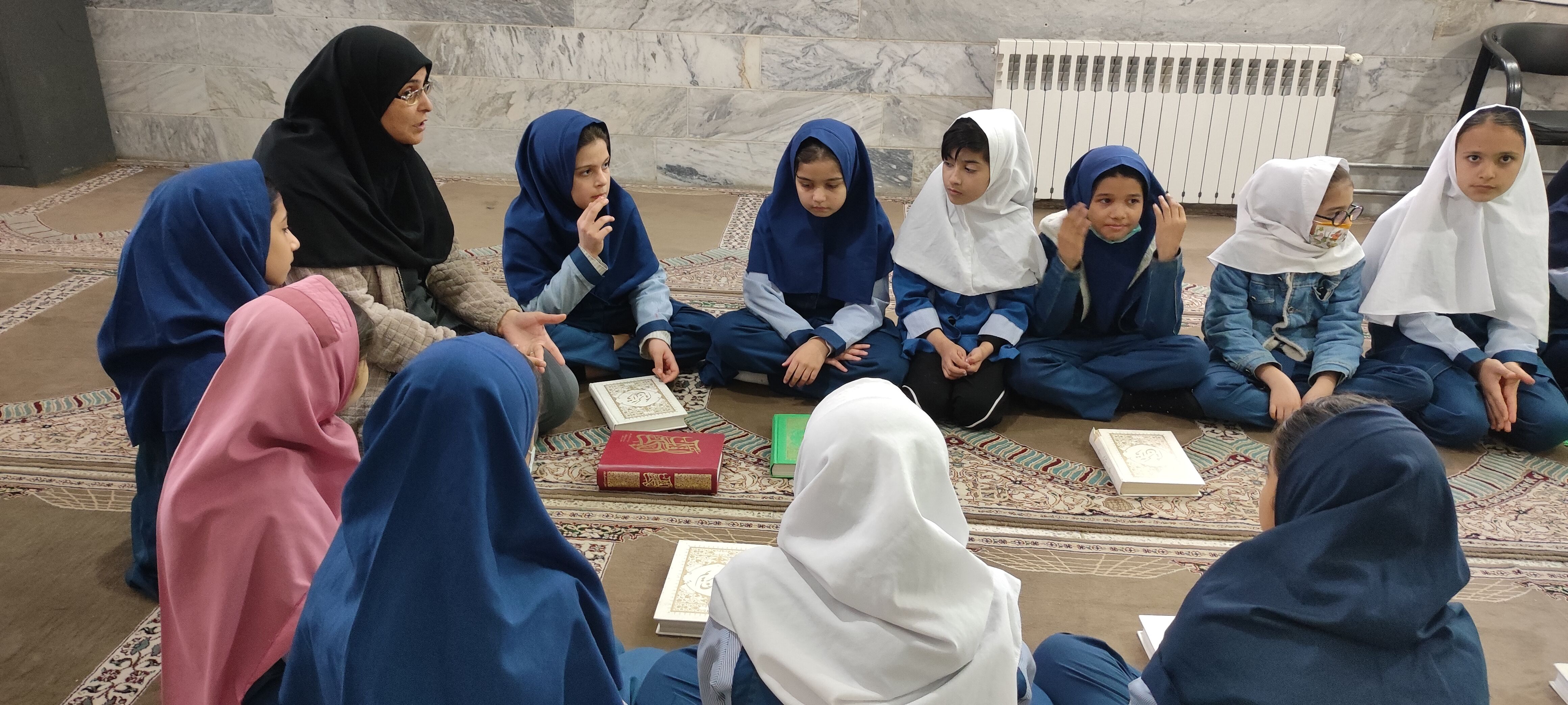 محفل انس با قرآن در ماه مبارک رمضان در مدرسه شهید خاقانی شیروان