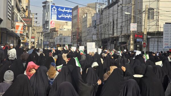 مردم نظرآباد، به فرمان رهبر انقلاب لبیک گفتند