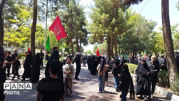 عاشقان حسینی ( ع) به یاد پیاده روی اربعین در نیشابور پیاده روی کردند-۲