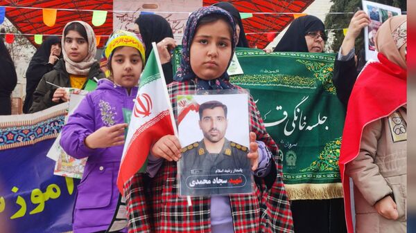 حضور گسترده مردم و دانش‌آموزان خرم‌آباد در جشن ۲۲ بهمن؛ جلوه‌ای از شور انقلابی و وحدت ملی