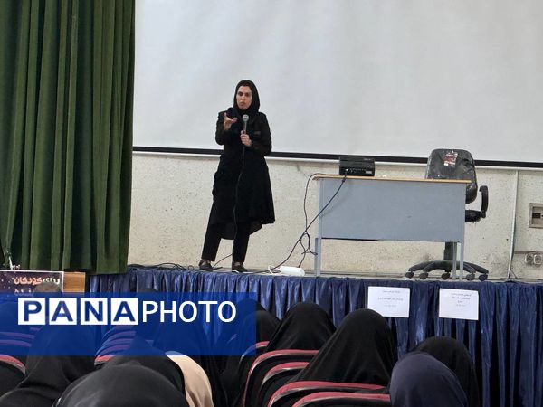 کارگاه توانمندسازی موسسان کودکستان‌های فاروج