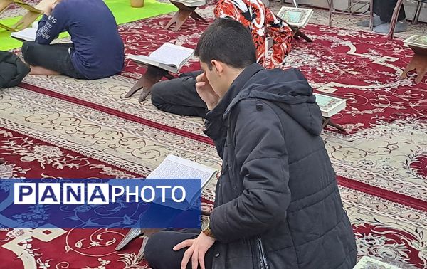 ضیافت افطاری و قرائت جزء هفتم قرآن کریم در مسجدالرضای نیشابور 