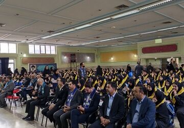 همدلی برای لبخند دانش‌ آموزان کم‌ برخوردار