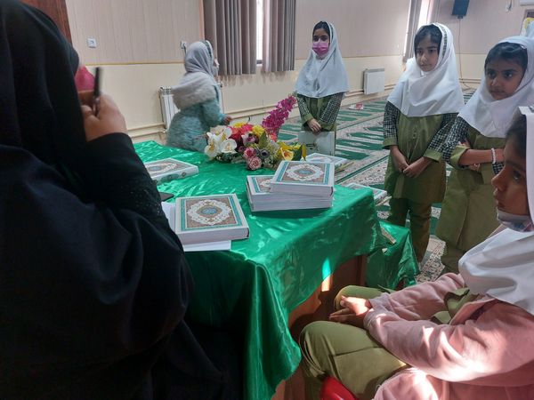 برگزاری مسابقات قرآن عترت و نماز در مدرسه شاهد حضرت معصومه (س)