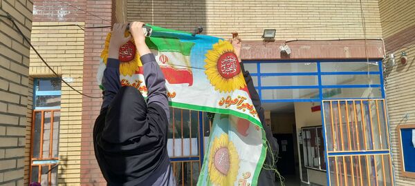 آموزشگاه فاطمیه جیرفت به استقبال «دهه فجر»