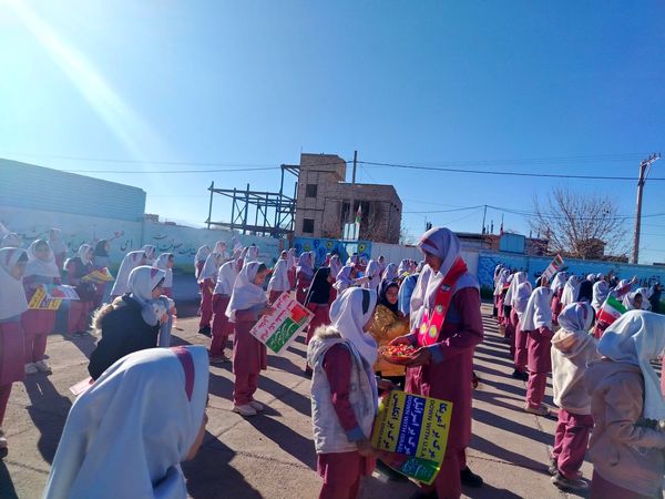 آیین بزرگداشت سردار شهید حاج قاسم سلیمانی در مدرسه ی بی بی صائب نقدی همت آباد