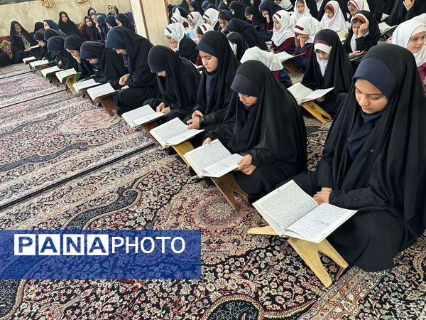 محفل انس با قرآن دانش‌آموزی یادوآره شهدای دانش‌آموز غزه در شهرستان چناران