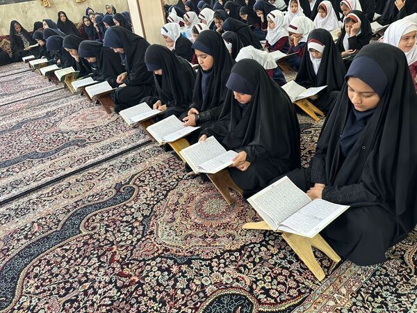 محفل انس با قرآن دانش‌آموزی یادوآره شهدای دانش‌آموز غزه در شهرستان چناران