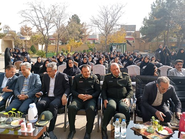 آیین افتتاحیه یاریگران زندگی در هنرستان محمودیه ۸