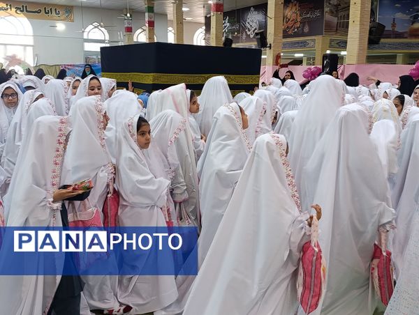  جشن تکلیف ۱۴۰۰ نفری دانش‌آموزان دختر شاهین شهری 