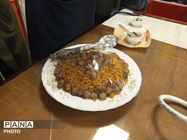  طعم غذای سنتی مادر بزرگ ها ، زیر سقف دبستان مصلی نژادحضرت زینب (س)