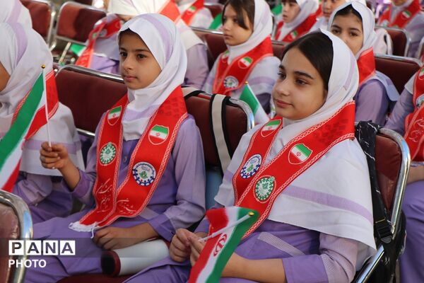 «مهر کریمانه» با حضور وزیر آموزش و پرورش در دبستان پروین اعتصامی بهارستان‌دو