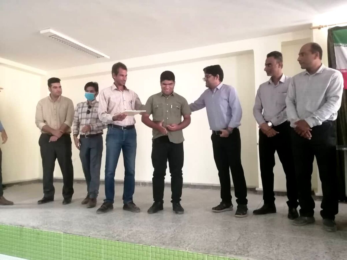 دانش‌آموز روشندل فینی در رشته روان‌شناسی پذیرفته شد