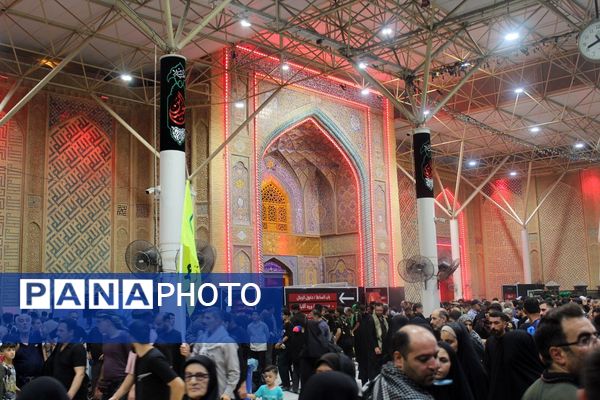 حضور زائران در مراسم پیاده‌روی اربعین حسینی