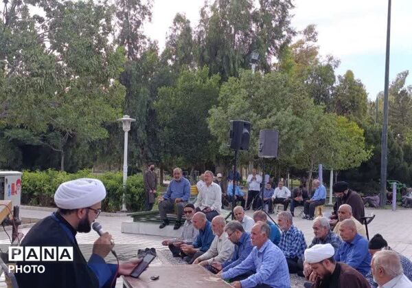 آیین قرائت دعای پرفیض عرفه در جوار یادمان شهید گمنام بوستان گلهای قم
