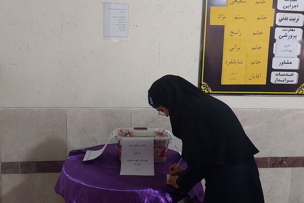  انتخابات انجمن ورزشی دبیرستان شهید محمد تقی دستغیب