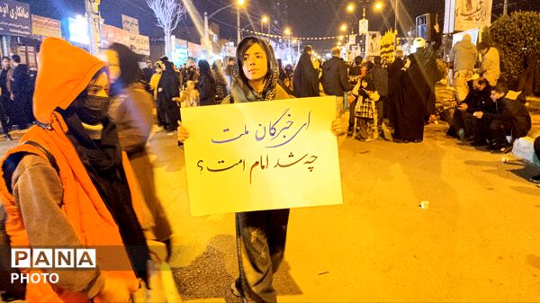حضور مردم یاسوج در هفتمین شب درگذشت شهید آیت الله سید علی خامنه‌ای