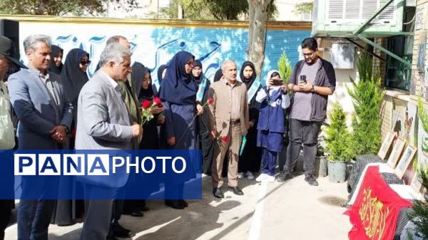 آیین گرامیداشت هفته دفاع مقدس در دبیرستان حضرت زهرا ناحیه ۶