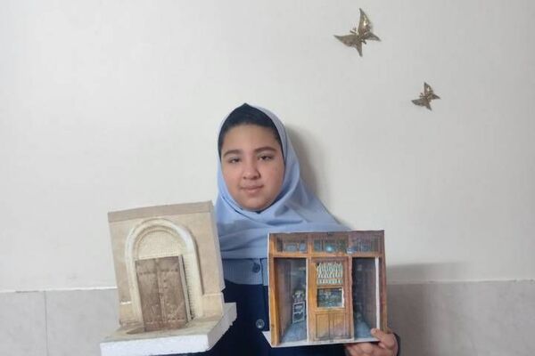نمایشگاه دست سازه های دانش‌آموزی در دبستان شهید مجید مجیدی ناحیه دو شهرری 
