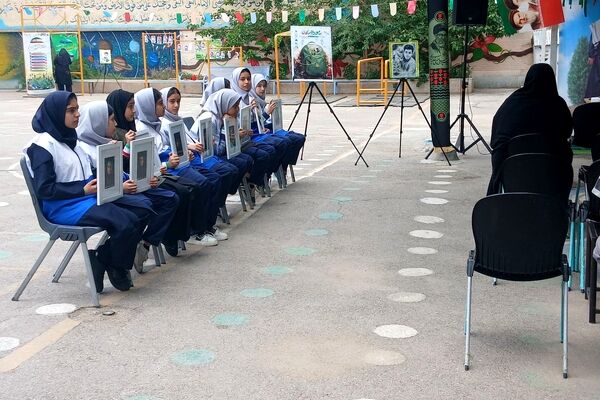 مراسم نهال امید یادواره شهید جاوید الاثر ماکان نصیری درمدرسه میثاق ناحیه ۳