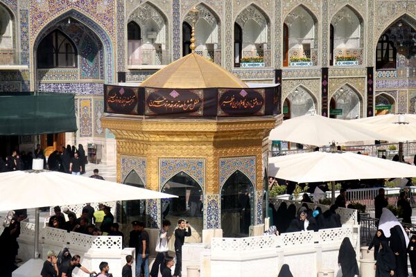 حرم مطهر رضوی غرق در ماتم اباعبدالله الحسین(ع)